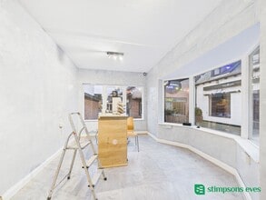 16 Cornwall Pl, Buckingham for lease Interior Photo- Image 1 of 3