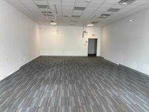 3201 Lusk Dr, Neosho, MO for lease Interior Photo- Image 2 of 4