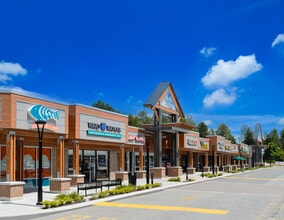 22709 Lougheed Hwy, Maple Ridge, BC à louer Photo du bâtiment- Image 2 de 2