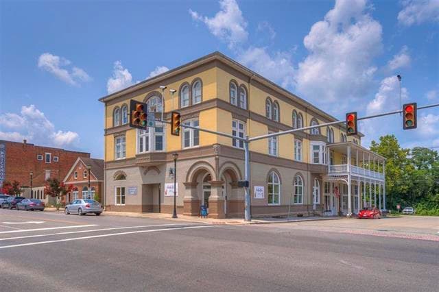 301 W Main St, Radford, VA à louer - Photo du bâtiment - Image 2 de 50