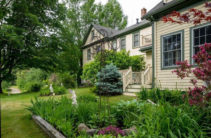 15 Locke St, Kennebunkport, ME à vendre - Photo du bâtiment - Image 2 de 23