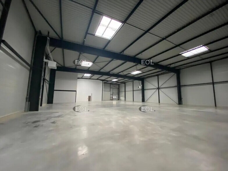 Industrial in Vaires-sur-Marne for lease - Interior Photo - Image 2 of 7