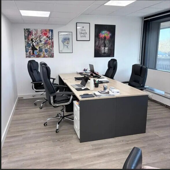Office in Saint-Cloud for sale - Building Photo - Image 3 of 7