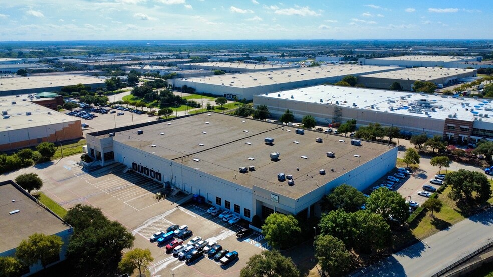 2920 N State Highway 360, Grand Prairie, TX à louer - Photo du bâtiment - Image 3 de 9
