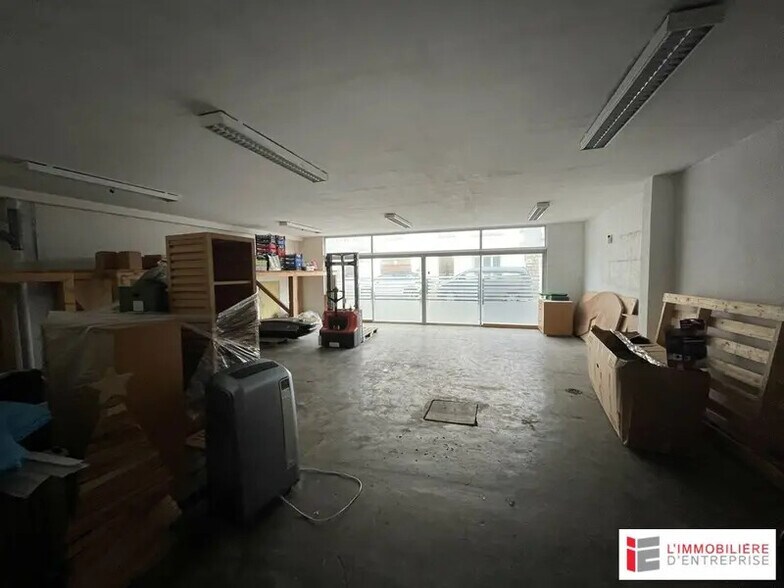 Retail in Lorient for sale - Interior Photo - Image 1 of 3