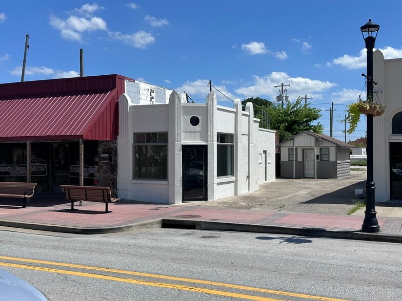 417 E Emma Ave, Springdale, AR for lease - Building Photo - Image 2 of 5