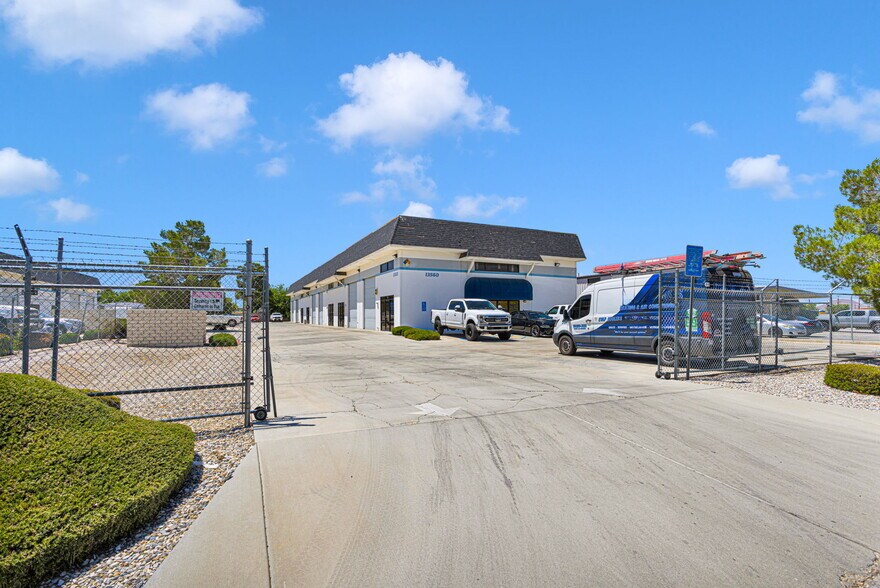 13560 Tonikan Rd, Apple Valley, CA à vendre - Photo du bâtiment - Image 3 de 14