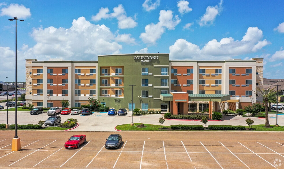8002 N Navarro St, Victoria, TX for sale - Building Photo - Image 2 of 8