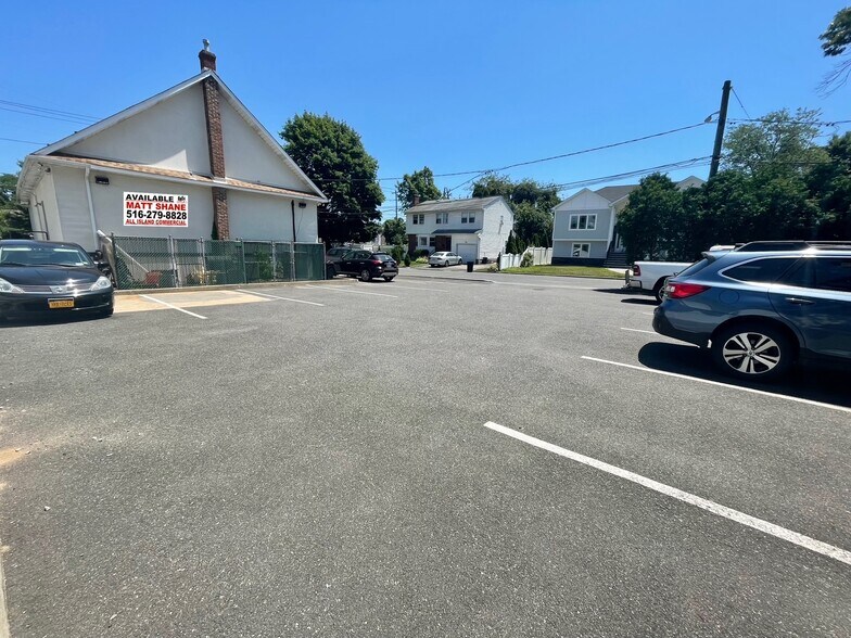 1298 Newbridge Rd, North Bellmore, NY for sale - Building Photo - Image 2 of 38