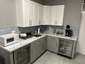 777 SE 20th St, Fort Lauderdale, FL à louer Photo intérieure- Image 1 de 1