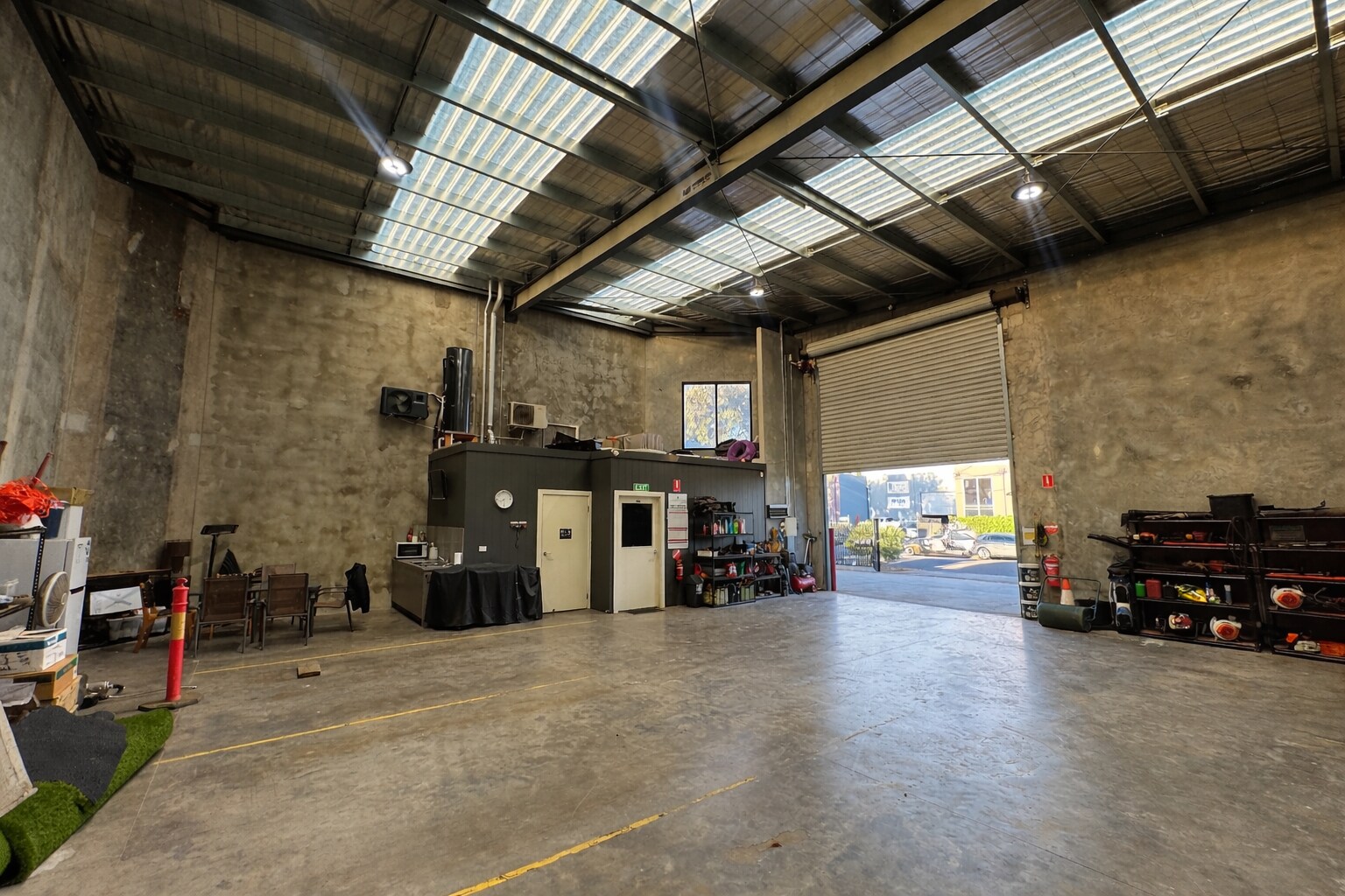 8 Loop Rd, Werribee for lease Interior Photo- Image 1 of 5