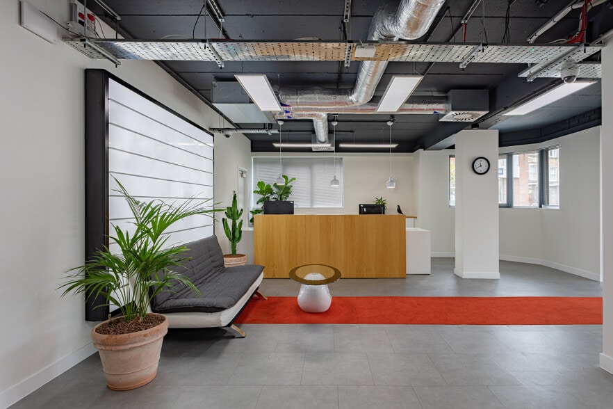 5-13 The Causeway, Teddington for lease - Interior Photo - Image 2 of 10