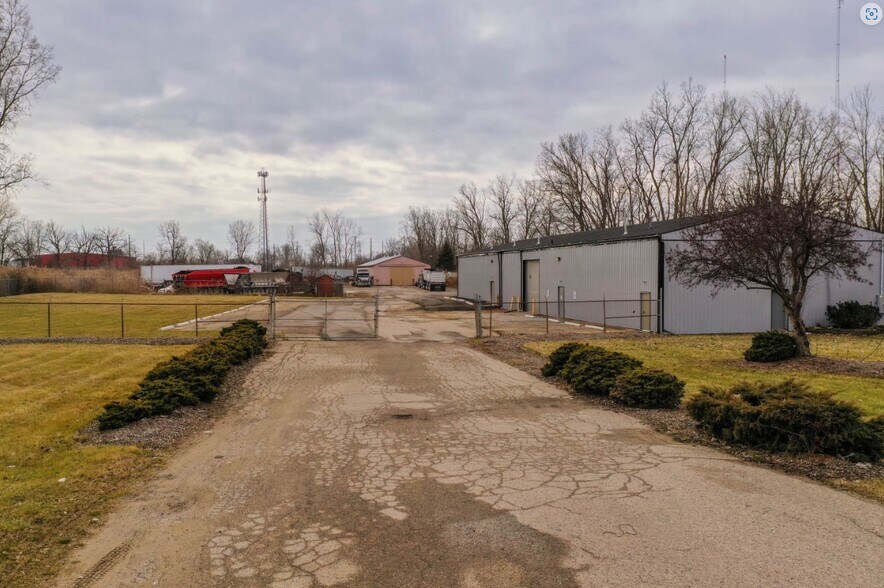 3108 E Bristol Rd, Burton, MI à louer - Photo du bâtiment - Image 2 de 16