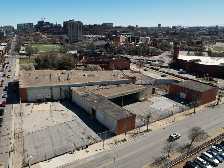 700-708 E Monument St, Baltimore, MD à vendre - Photo du bâtiment - Image 1 de 11