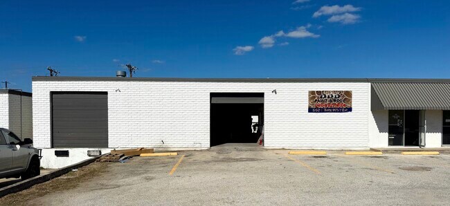 Plus de détails pour 5501-5505 Brewster St, San Antonio, TX - Industriel à louer