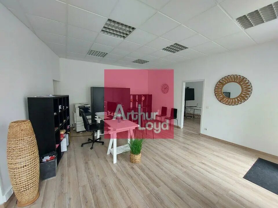 Retail in Clermont-Ferrand for sale Interior Photo- Image 1 of 8