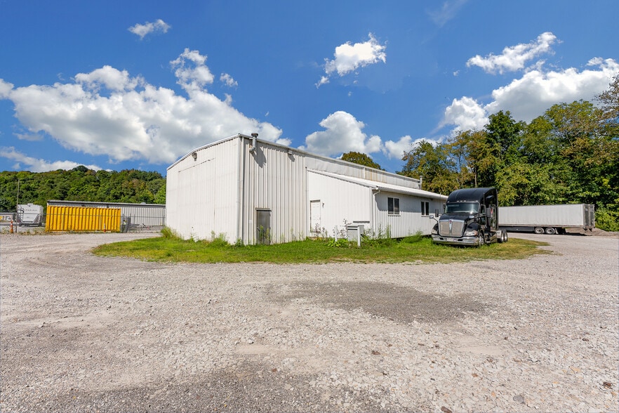 148 Roush Cir, Fairmont, WV for lease - Building Photo - Image 3 of 17