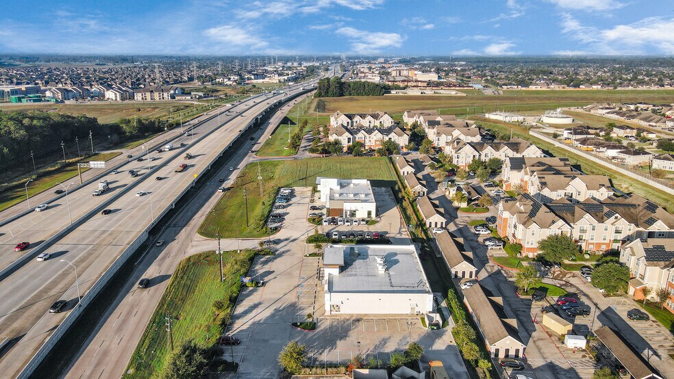 10423 N Sam Houston Pky E, Humble, TX à louer - Photo du bâtiment - Image 2 de 13