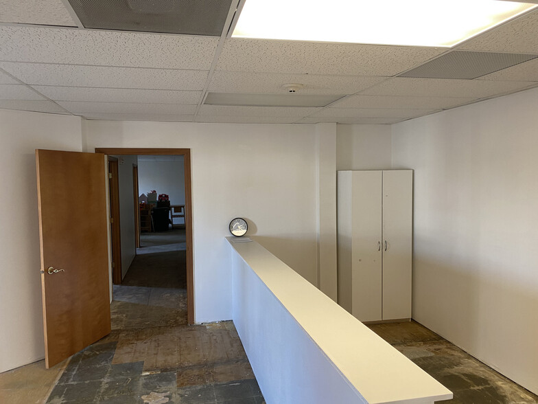 1215 Thayer Dr, Richland, WA à louer - Photo du bâtiment - Image 3 de 5