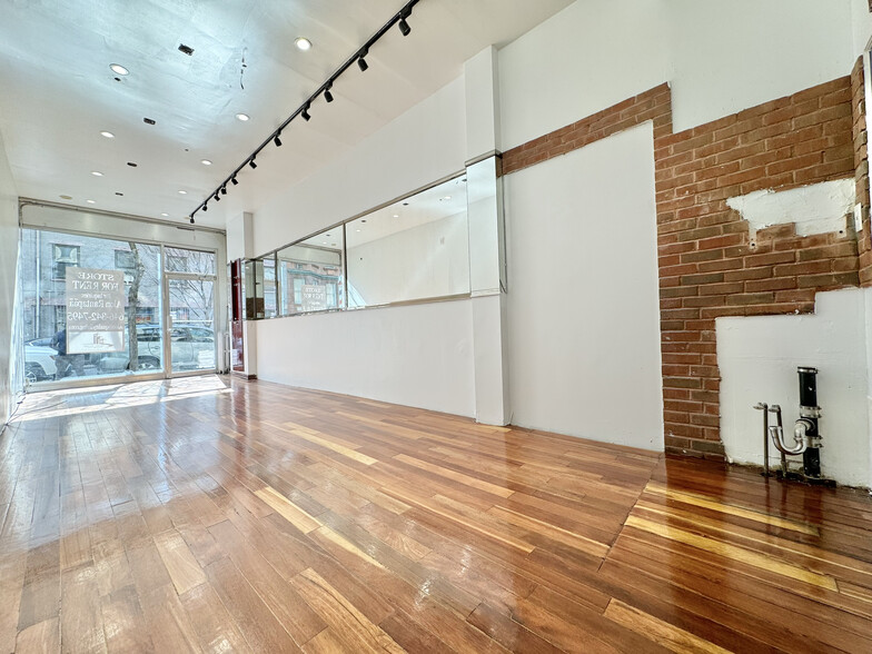 216-222 Eighth Ave, New York, NY for lease - Interior Photo - Image 1 of 7