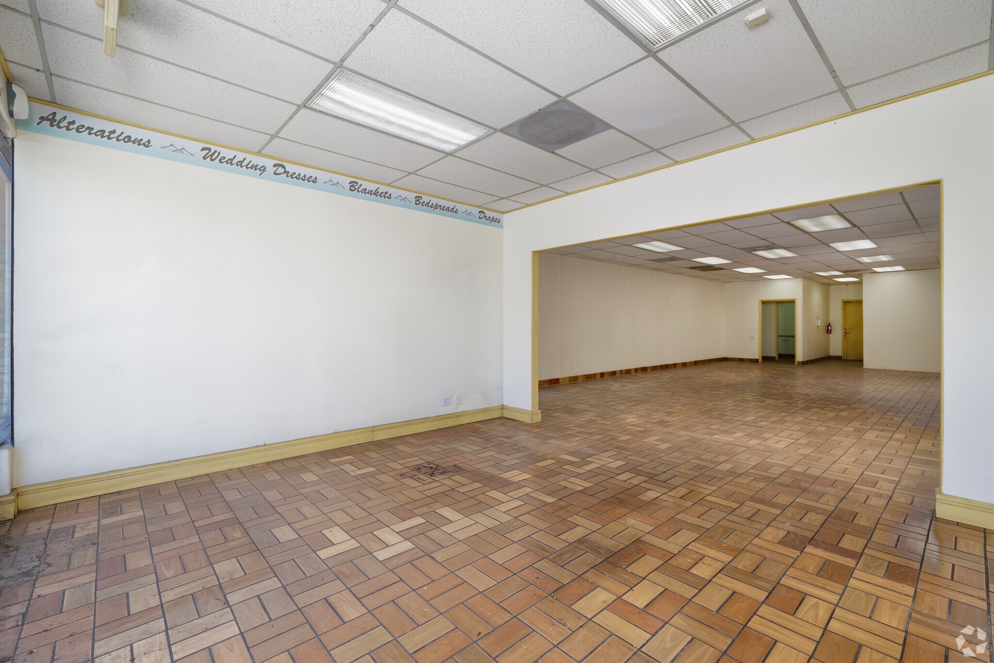 1815 E Valley Pky, Escondido, CA for lease Building Photo- Image 1 of 3