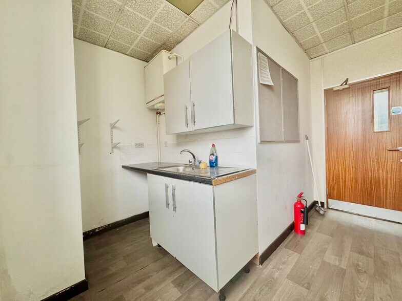 28-30 Victoria St, Luton à louer - Photo du bâtiment - Image 3 de 8