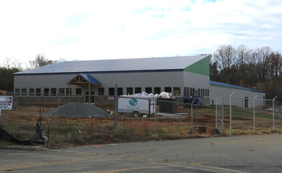 2003 Willow Spring Ln, Burlington, NC à vendre - Photo de construction - Image 2 de 10