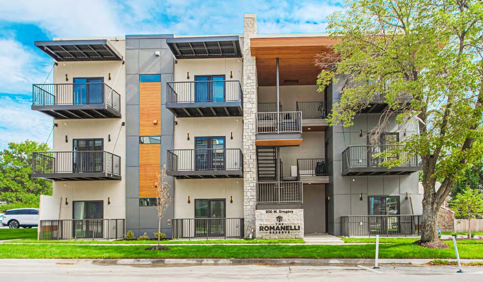 200 W Gregory Blvd, Kansas City, MO à vendre - Photo du bâtiment - Image 2 de 10
