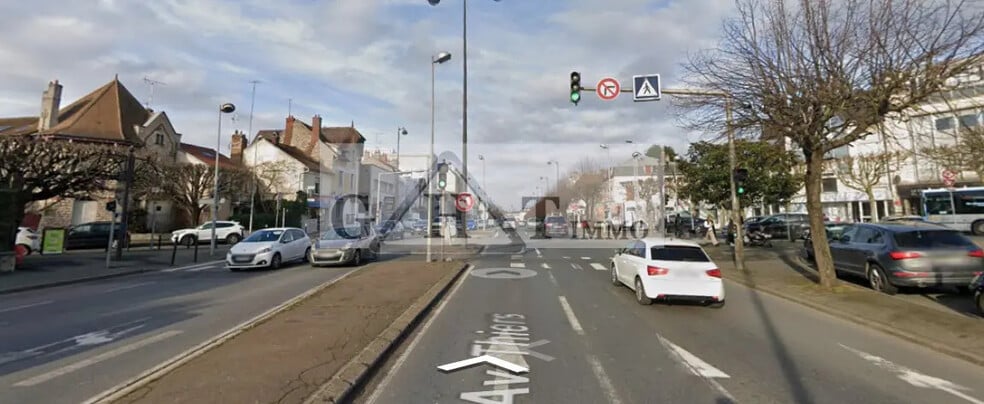 Retail in Melun for sale - Building Photo - Image 1 of 2