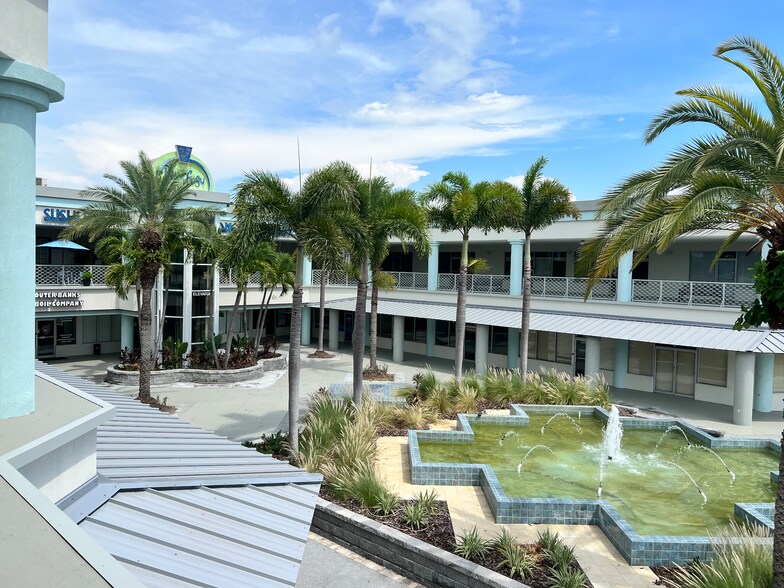 4600 Gulf Blvd, Saint Petersburg, FL à louer - Photo du bâtiment - Image 2 de 18