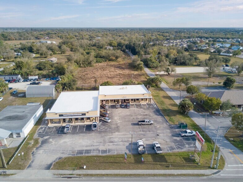 5240 Duncan Rd, Punta Gorda, FL à louer - Photo du bâtiment - Image 2 de 4