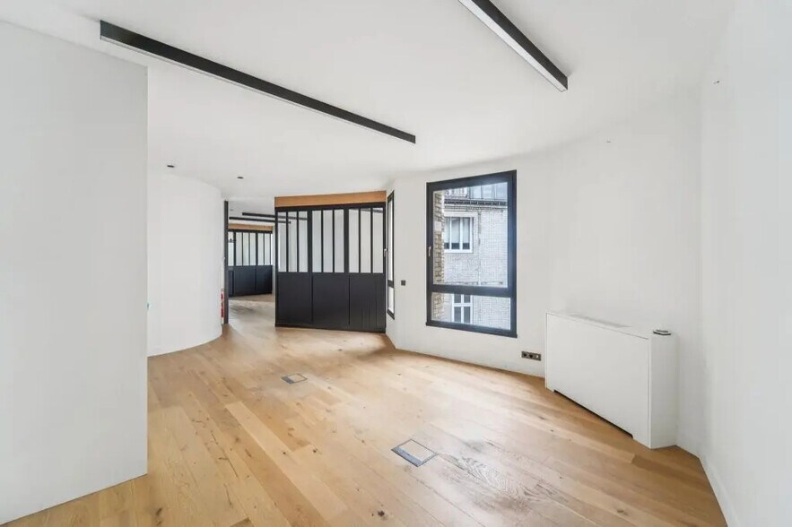 46 Rue Paul Valéry, Paris for lease - Interior Photo - Image 2 of 9