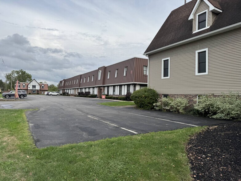 334-338 Harris Hill Rd, Williamsville, NY à louer - Photo du bâtiment - Image 2 de 6