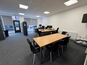 546D Lanark Rd, Juniper Green for lease Interior Photo- Image 2 of 12