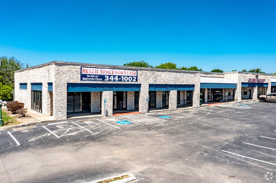 9323 Perrin Beitel Rd, San Antonio, TX à louer - Photo du bâtiment - Image 2 de 36