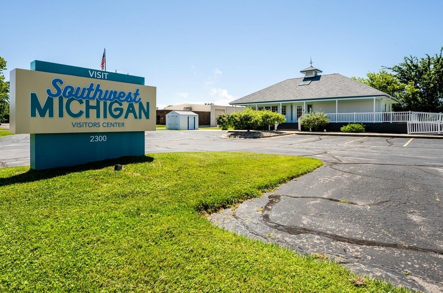 2300 Pipestone Rd, Benton Harbor, MI for sale - Primary Photo - Image 1 of 41