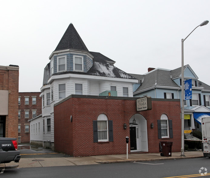 519 Broadway, Everett, MA à vendre - Photo principale - Image 1 de 1