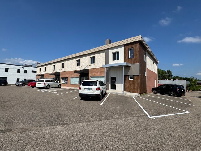 Plus de détails pour 441-445 NW Old Highway 8, New Brighton, MN - Local d'activités à louer