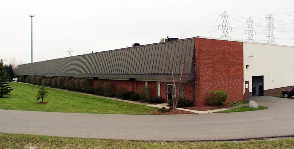 7640 Hub Pky, Valley View, OH à vendre - Photo du bâtiment - Image 3 de 7