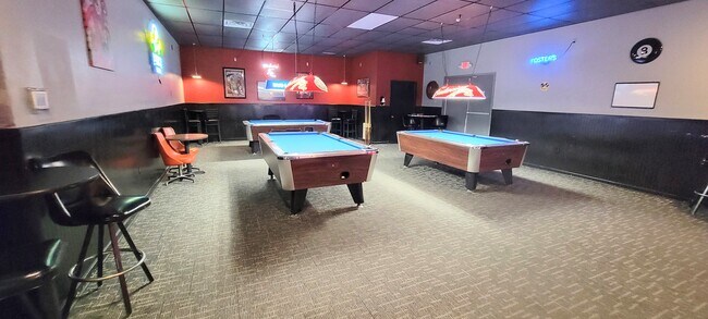 Plus de détails pour 118 E Jackson Ave, Iola, KS - Commerce de détail à vendre