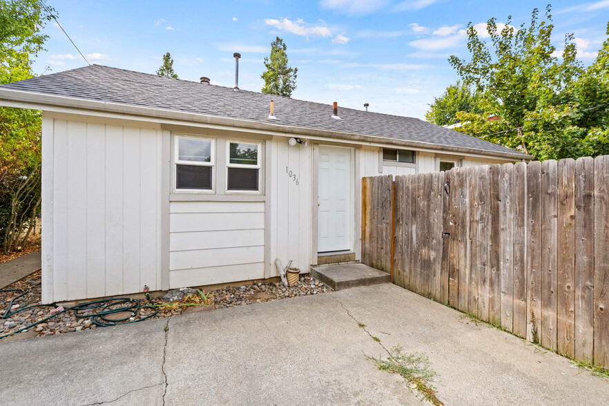 1036 W 12th St, Medford, OR à vendre - Photo du bâtiment - Image 3 de 24