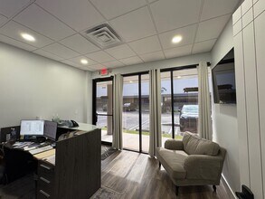 2570-2580 N Powerline Rd, Pompano Beach, FL for lease Interior Photo- Image 2 of 12