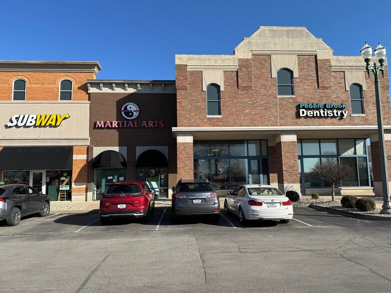 5651 Pebble Village Ln, Noblesville, IN à louer - Photo du bâtiment - Image 3 de 6