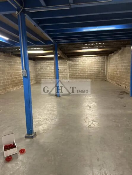 Industrial in Saint-Denis for lease - Interior Photo - Image 1 of 7