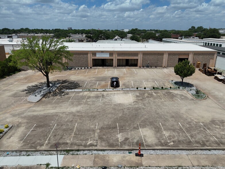501 Industrial Dr, Richardson, TX à louer - Photo du bâtiment - Image 3 de 102