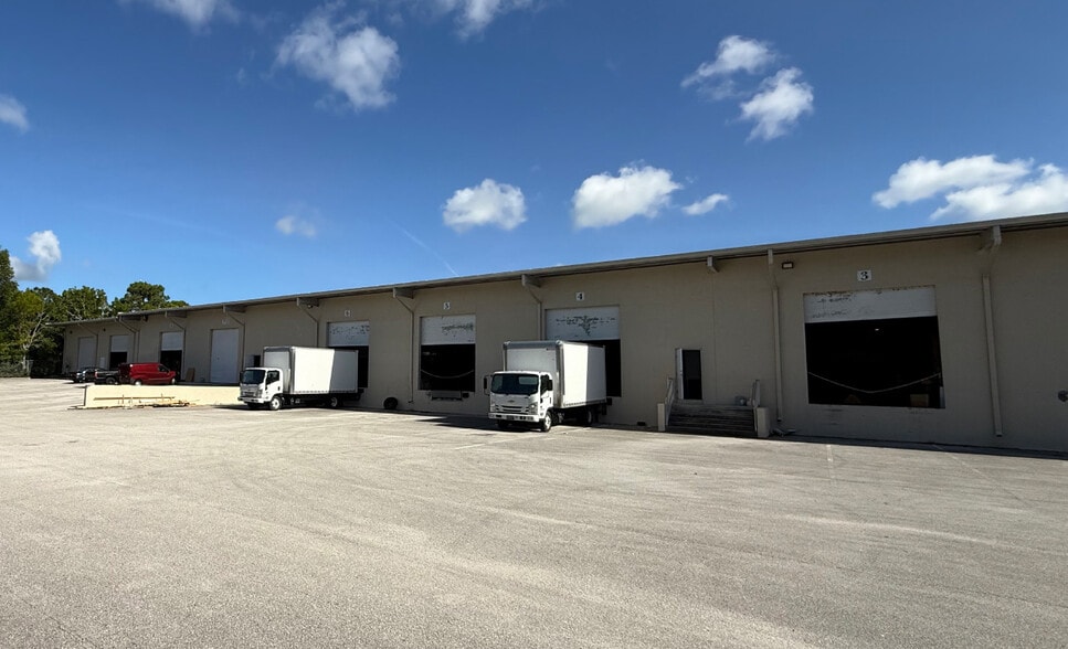 740 NW Enterprise Dr, Port Saint Lucie, FL for lease - Building Photo - Image 3 of 10