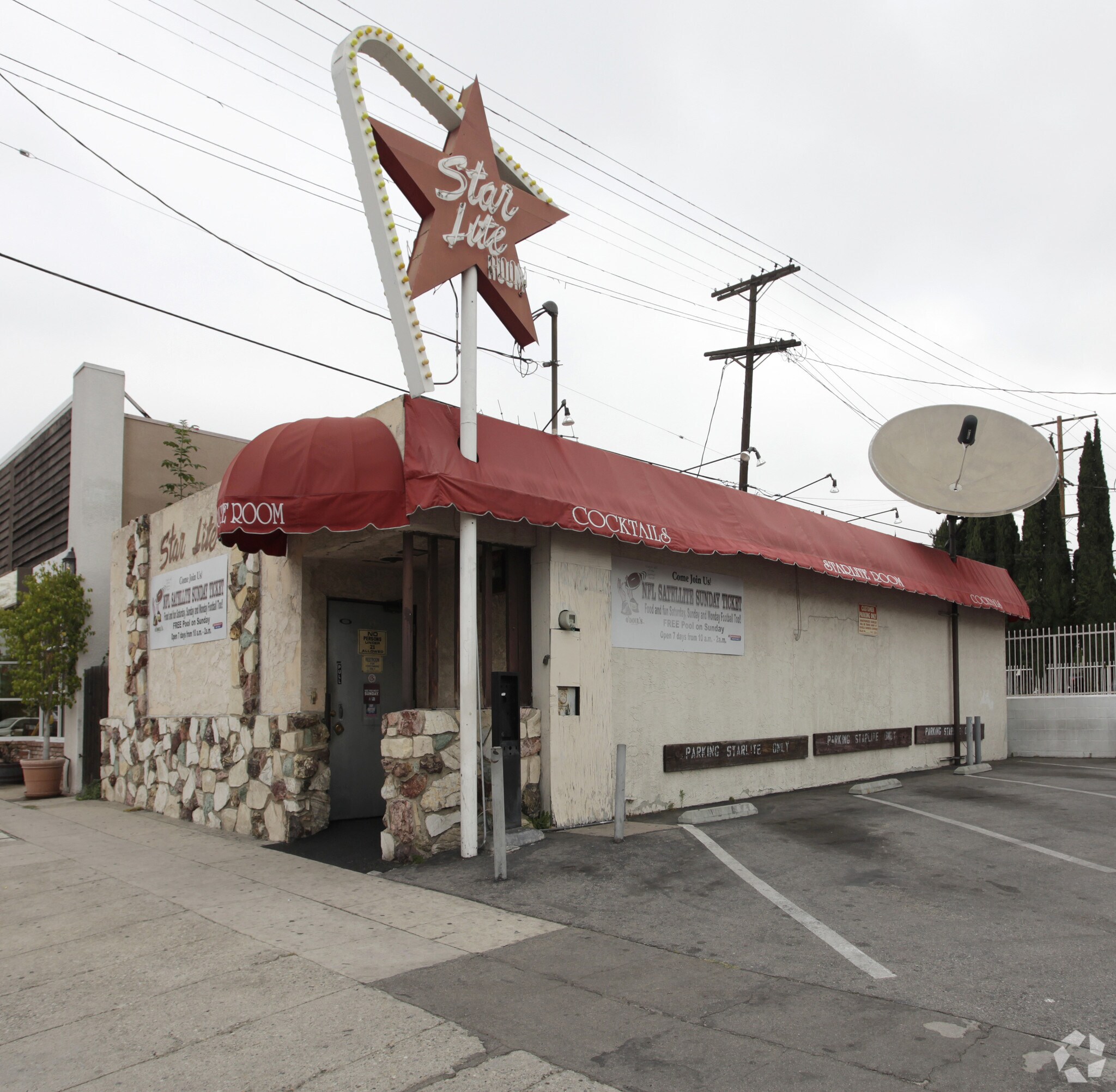 11411 Moorpark St, North Hollywood, CA à louer Photo principale- Image 1 de 9