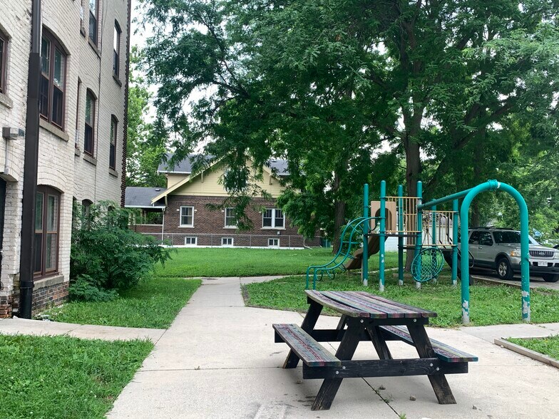 130 Forest Ave, Fond Du Lac, WI à vendre - Photo du bâtiment - Image 3 de 38