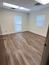 261 Germantown Bend Cv, Cordova, TN for lease Interior Photo- Image 2 of 18