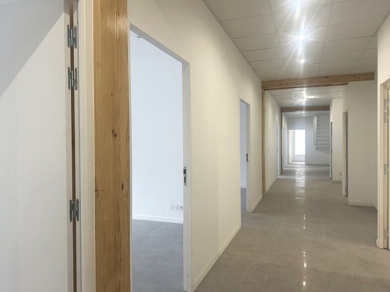 Office in Villeurbanne for lease - Building Photo - Image 3 of 6